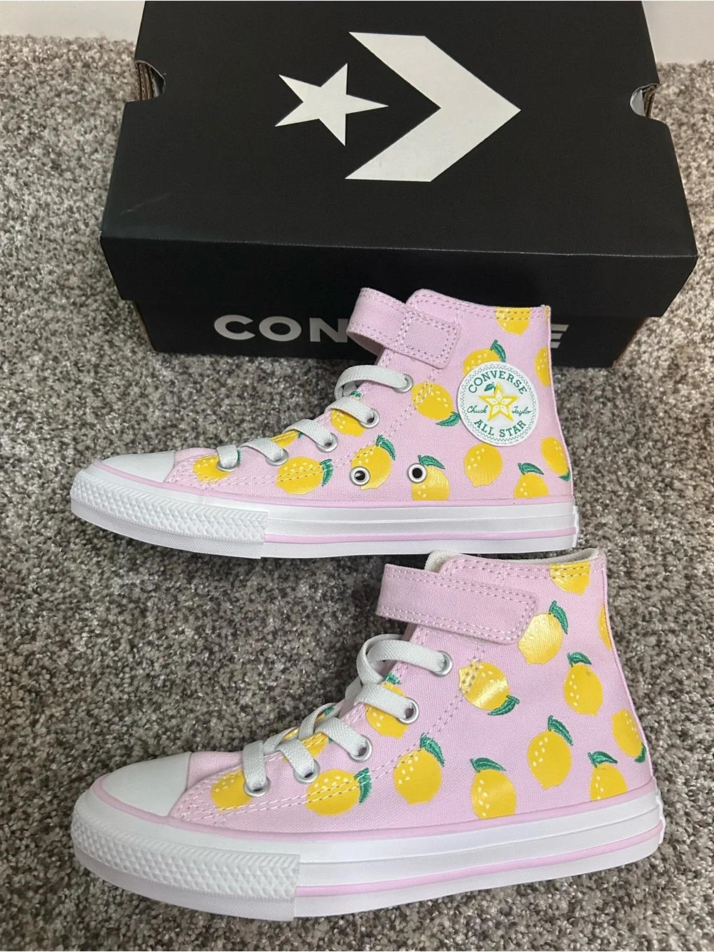 NIB Converse Kids' Chuck Taylor All Star Embroidered Citrus High Top Size 1